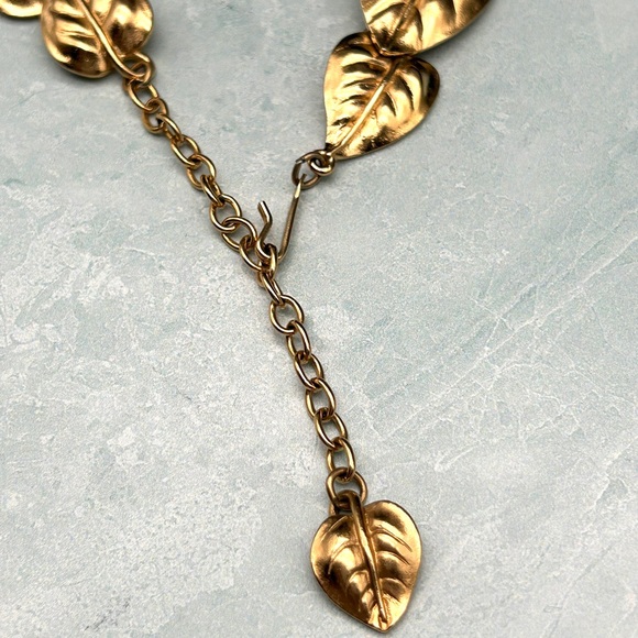 Vintage Circa 1955-1970 TRIFARI TM Gold Tone Large Leaf Choker Necklace 16-18” - Picture 7 of 15